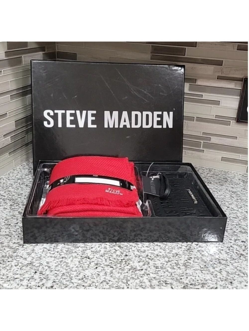 STEVE MADDEN GIFT SET WRISTLET WALLET CASE & SCARF
